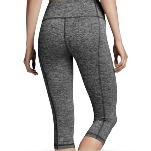 NWOT, Victoria's Secret, VSX Knockout Capri Sport Leggings, Small, Gray 🏃‍♀️‍➡️ - Picture 2 of 8